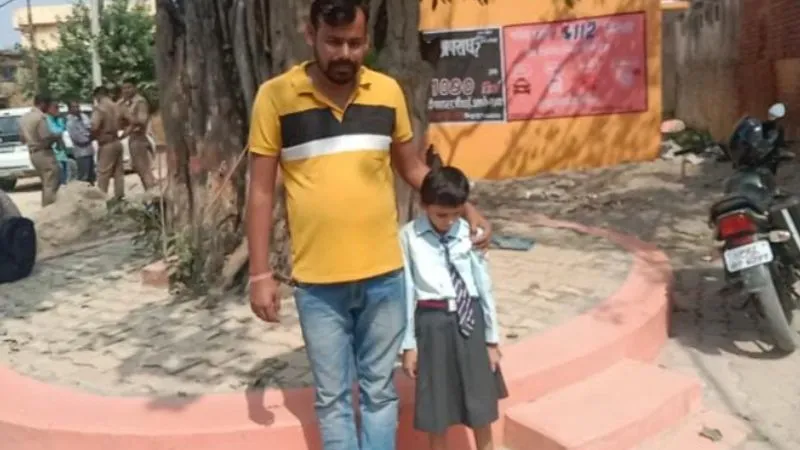 Farrukhabad: फीस नहीं जमा करने पर स्कूल में छात्रा को दी ऐसी सजा, जानने वाला हर कोई रह गया दंग, पढ़ें- पूरा मामला