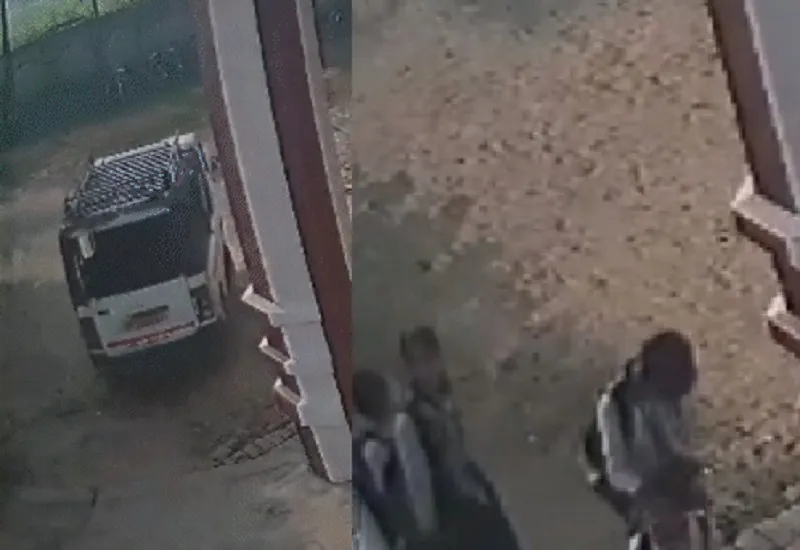 मुरादाबाद : स्कूल छोड़ने के दौरान परिसर में बच्ची को वैन ने रौंदा, कमरे में कैद हुई घटना...VIDEO