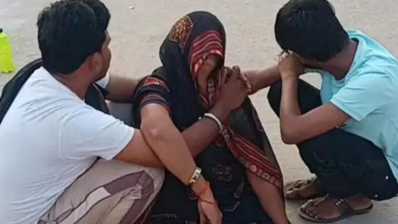 Hamirpur Accident: अनियंत्रित होकर बाइक सड़क पर फिसली… गिरकर युवक की मौत, परिजन रो-रोकर हुए बेहाल