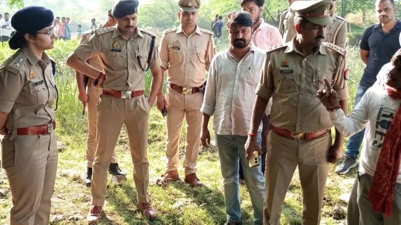 Hamirpur: चार वर्षीय बालक की हत्या… नदी में फेंका शव, ग्रामीण जता रहे कुकर्म की आशंका, दुर्गा पंडाल से हुआ था गायब