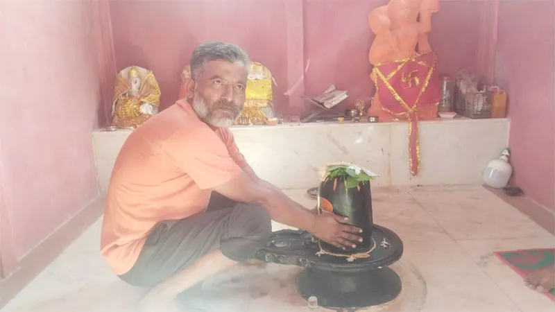 हरदोई का अनोखा मामला, शिवलिंग पर हाथ रखकर बोला शराबी- कसम खाता हूं, अब नहीं पियूंगा शराब, यह था प्रकरण...