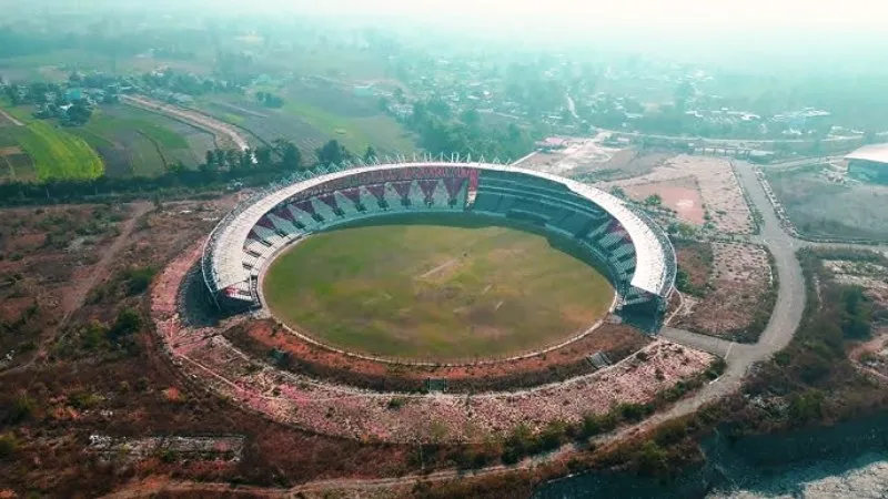 हल्द्वानी: खतरे में अंतर्राष्ट्रीय स्टेडियम...गौला नदी की ओर बने पैदल मार्ग व नाली में नदी ने किया भूकटाव, 30 मीटर तक का हिस्सा दरका