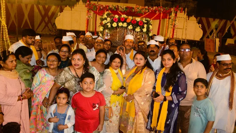 मुरादाबाद : गाजे बाजे के साथ निकली साईं बाबा की पालकी शोभायात्रा, सुंदर झांकियों ने मोहा मन