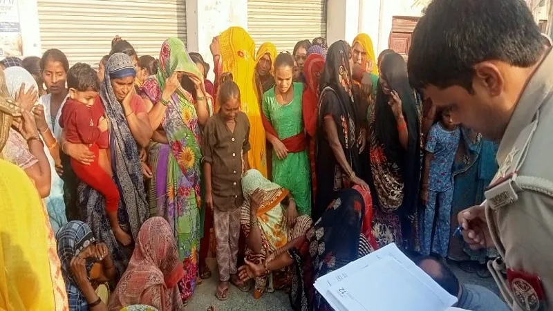 संभल: धान से लदी पिकअप से कुचल कर बालक की मौत, लगाया जाम...ग्रामीणों की थाना प्रभारी से हुई तीखी नोकझोंक 