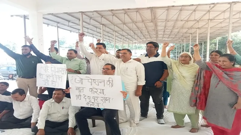 मुरादाबाद : पुरानी पेंशन योजना की बहाली सहित 22 सूत्रीय मांगों को पूरा करे सरकार