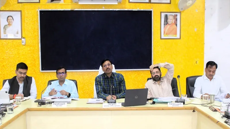 मुरादाबाद: भू-माफिया के खिलाफ हर महीने टास्क फोर्स की बैठक करें जिलाधिकारी