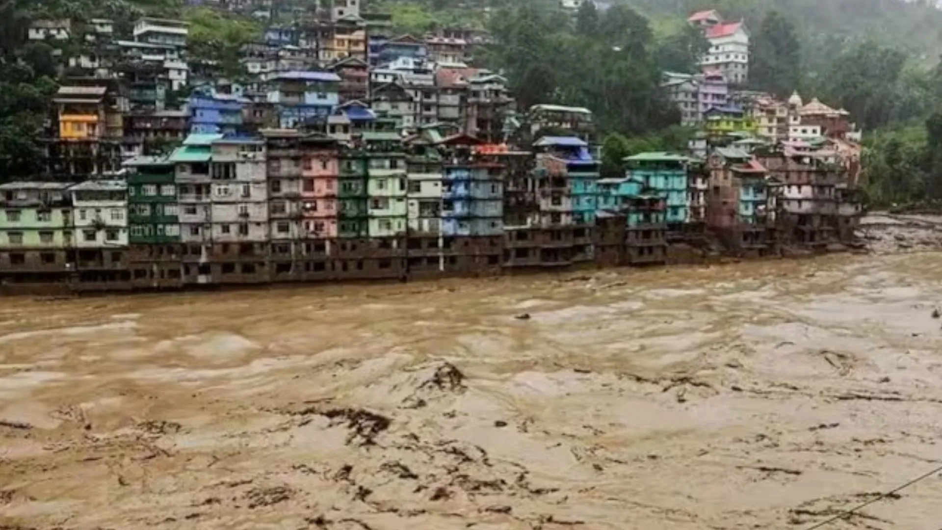 'हममें से कई लोग केवल अपने सूटकेस के साथ ही चल दिए': तीस्ता बाढ़ से प्रभावित लोगों की कहानियां 