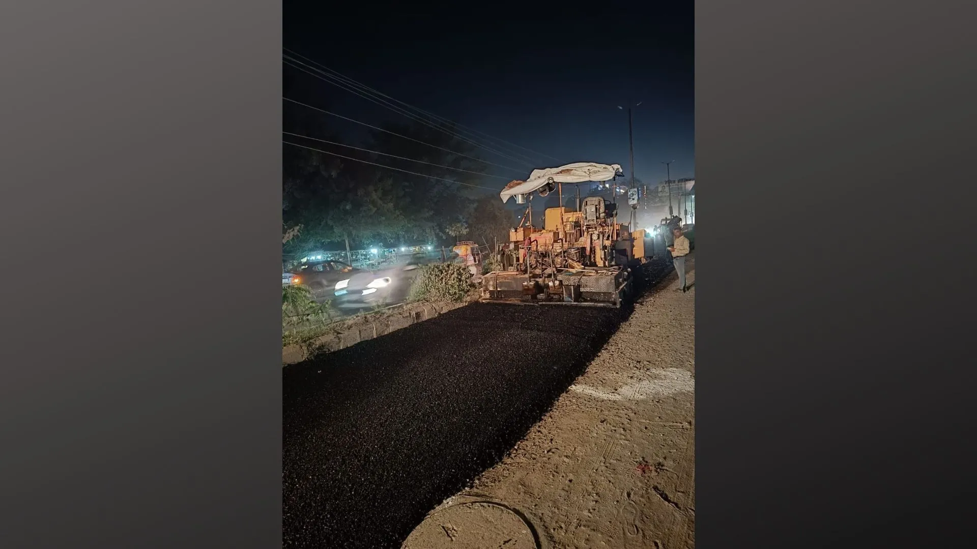 बरेली: प्रधानमंत्री मोदी के आने से पहले रातों-रात बनी सड़क