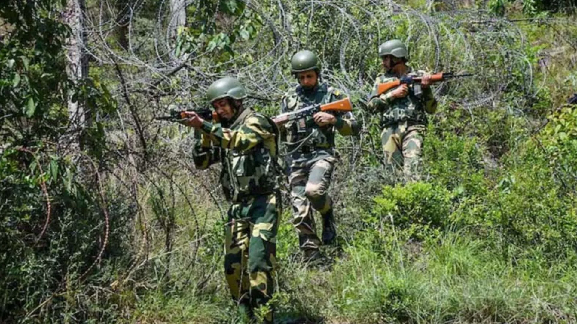 जम्मू-कश्मीर के उरी में घुसपैठ की कोशिश नाकाम, हथियार बरामद 