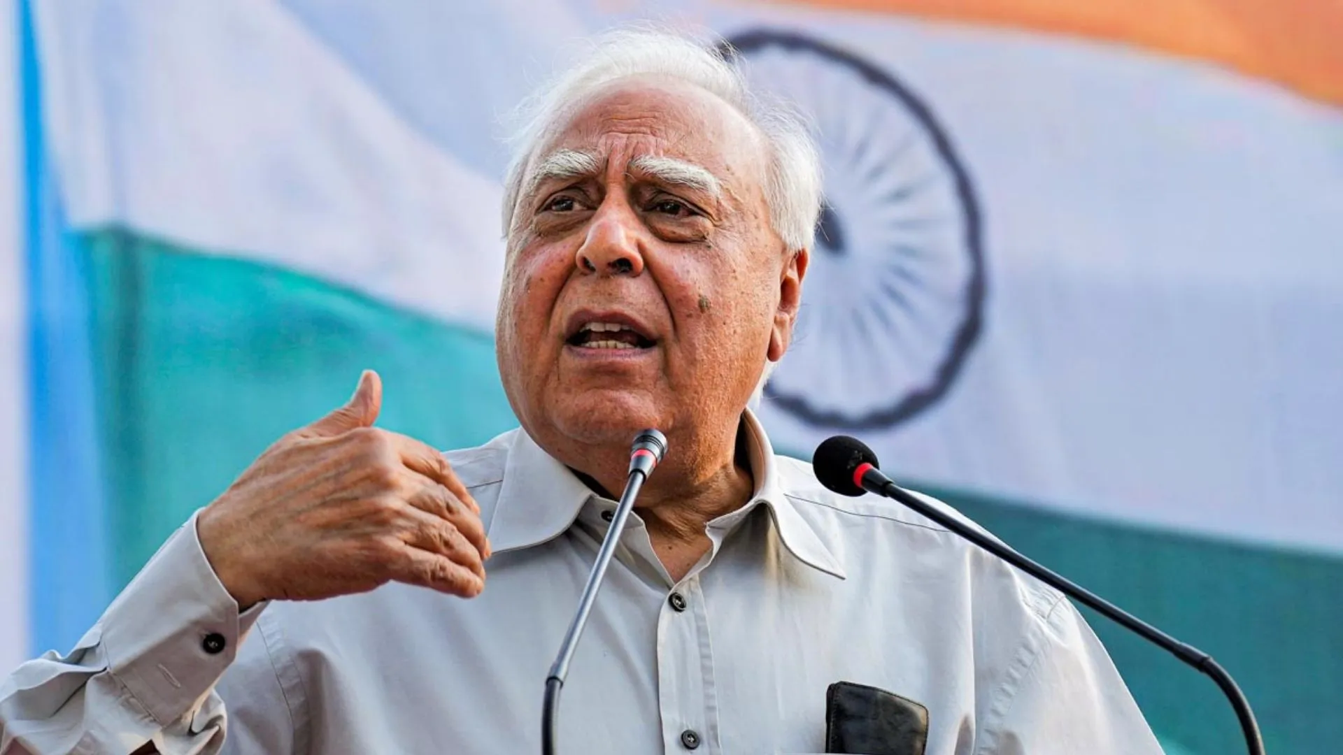 सिब्बल का भाजपा पर कटाक्ष: आप राजनीतिक लाभ के लिए कितनी बार भगवान राम का इस्तेमाल करेंगे ?