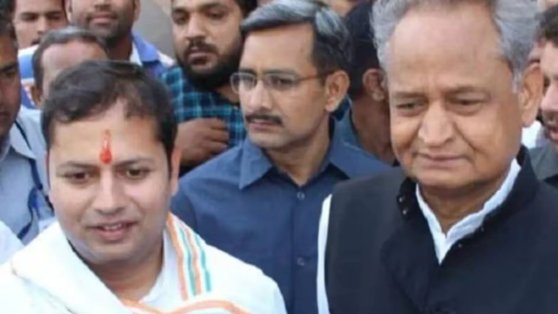 राजस्थान के मुख्यमंत्री के बेटे वैभव गहलोत दिल्ली में ईडी के समक्ष हुए पेश 
