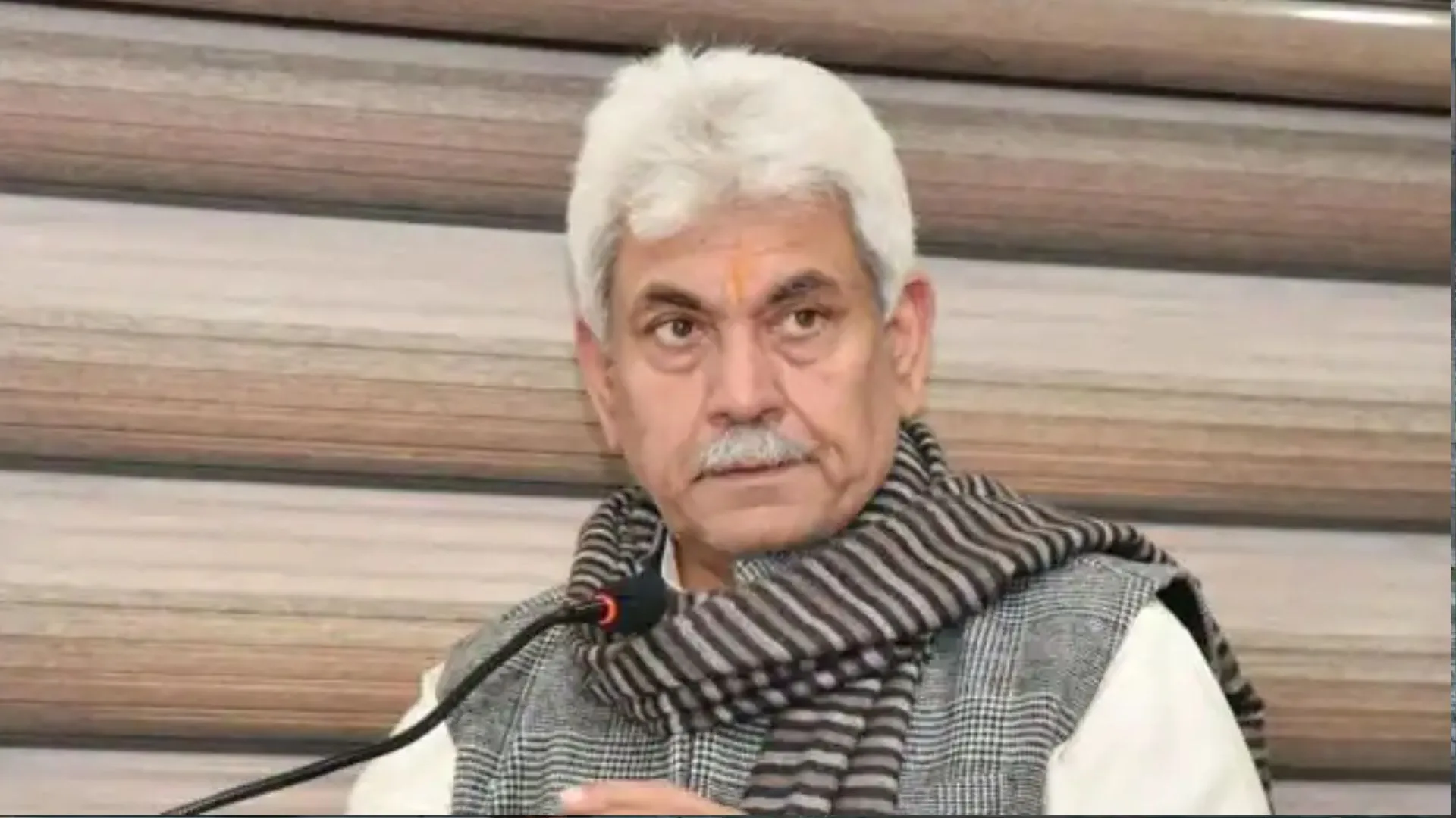 उपराज्यपाल सिन्हा ने की पुलवामा में मजदूर की हत्या की निंदा, कहा-दोषियों को बख्शा नहीं जाएगा 