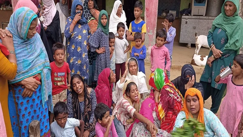 संभल: जिले में बुखार का कहर जारी, नौ वर्षीय बच्चे की मौत...तीन दर्जन ग्रामीण पीड़ित