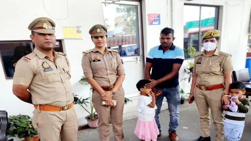 अमरोहा: मां-बाप से बिछड़ी बिटिया को पुलिस ने मिलाया, परिजनों में खुशी की लहर