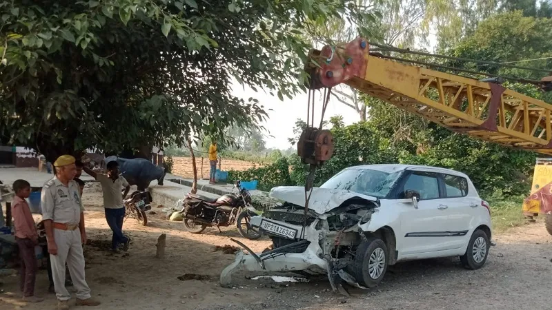 संभल: बेकाबू कार ने दो बाइक पर सवार पांच लोगों को रौंदा, एक की मौत, चार घायल 