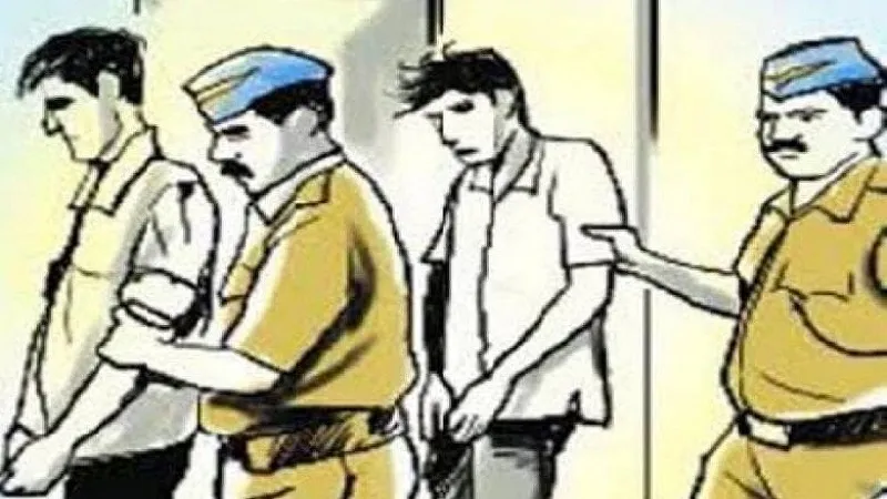 मुरादाबाद: मारपीट-फायरिंग प्रकरण के दो आरोपी गिरफ्तार, तमंचा-कारतूस बरामद 