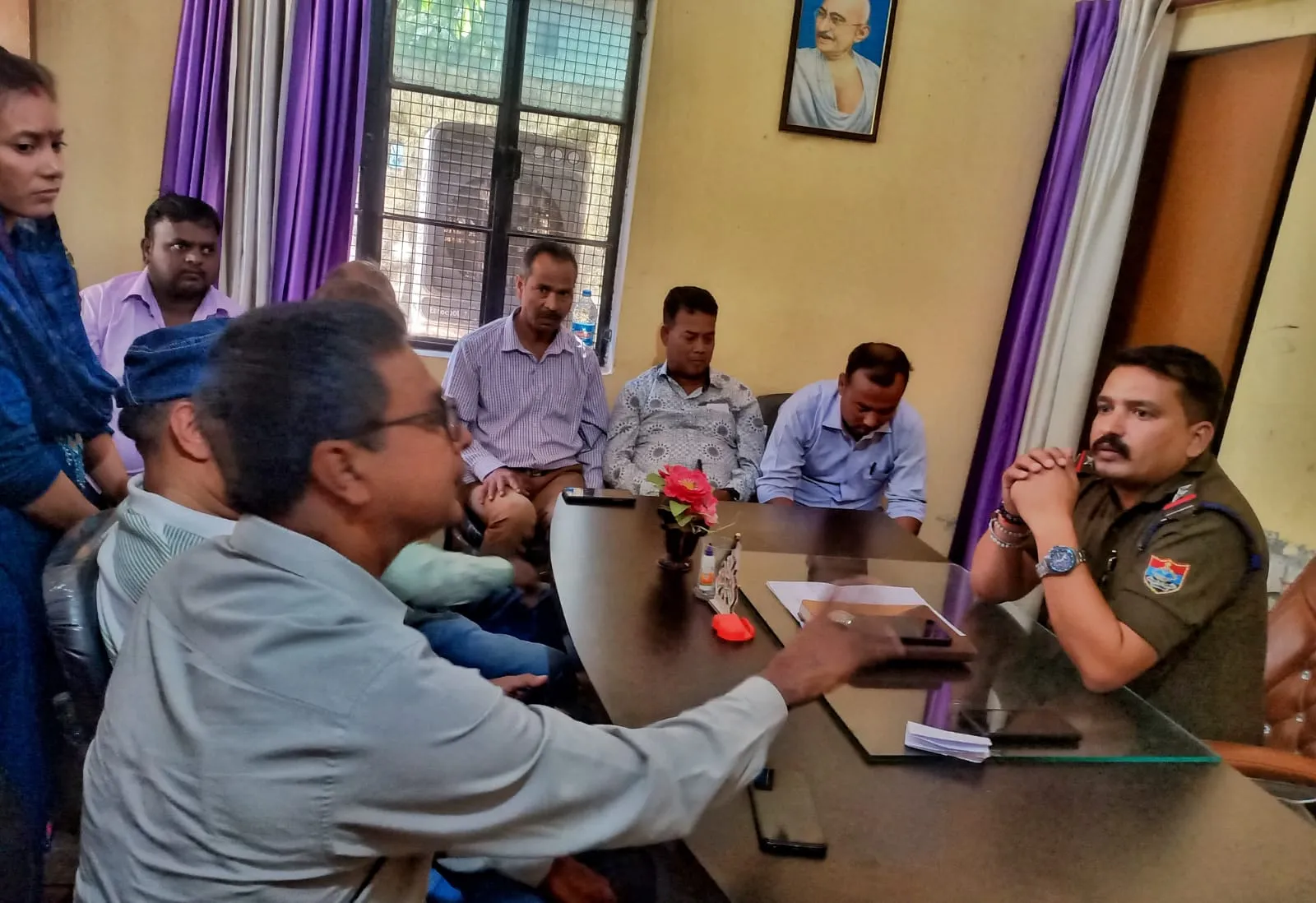 शक्तिफार्म: ग्रामीणों व पीड़ित के परिजनों ने लगाया पुलिस पर हिलावली का आरोप