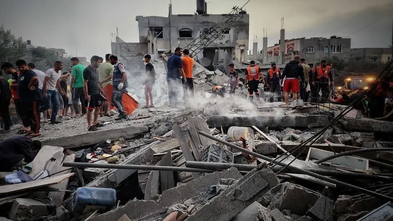 Israel-Hamas War: इजराइली युद्धक विमानों ने समूचे गाजा में कई जगहों पर किये हमले  