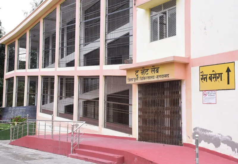 मुरादाबाद : बिना चिकित्सक आयुष्मान भव: की संकल्पना पर ग्रहण, मरीजों को लगानी पड़ रही दिल्ली-मेरठ और लखनऊ की दौड़