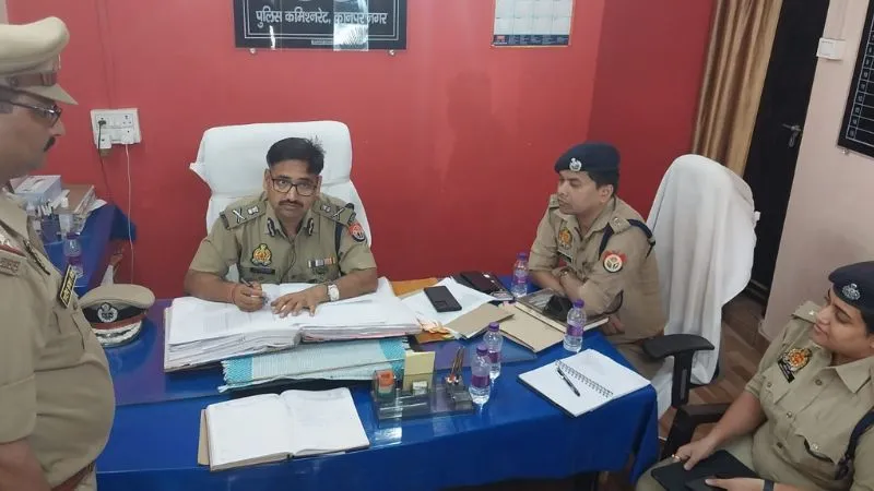 Kanpur: एक हफ्ते में कार्रवाई कर गाँजा बिक्री पर लगाए रोक... पुलिस कमिश्नर ने किदवई नगर थाने का किया निरीक्षण, दिए ये निर्देश