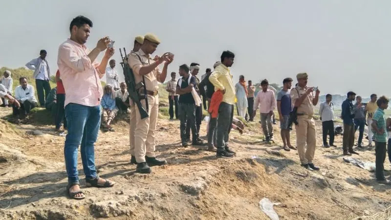 Kanpur Dehat: दो सगे भाईयों की हत्या का मामला… कड़ी सुरक्षा में हुआ अंतिम-संस्कार, परिजनों को पांच-पांच लाख रुपये की मदद