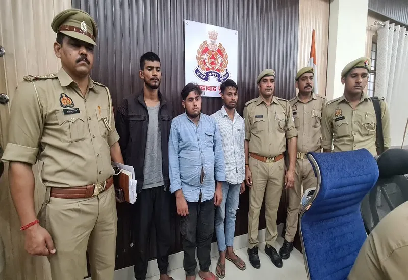 मुरादाबाद : दोस्तों के साथ मिलकर बेटा ने ही की थी चौकीदार की हत्या, पुलिस ने तीन आरोपियों को गिरफ्तार कर भेजा जेल 