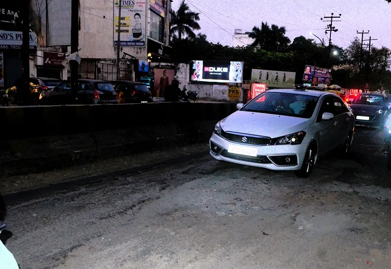 मुरादाबाद : 2.21 करोड़ से गुलाब मस्जिद से हरथला तक बनेगी सड़क, टूटी सड़क से हिचकोले खाकर गुजर रहे राहगीर