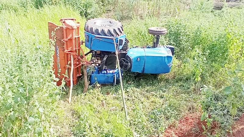मीर्जापुर: ट्रैक्टर पलटने से चालक की मौत, मचा कोहराम
