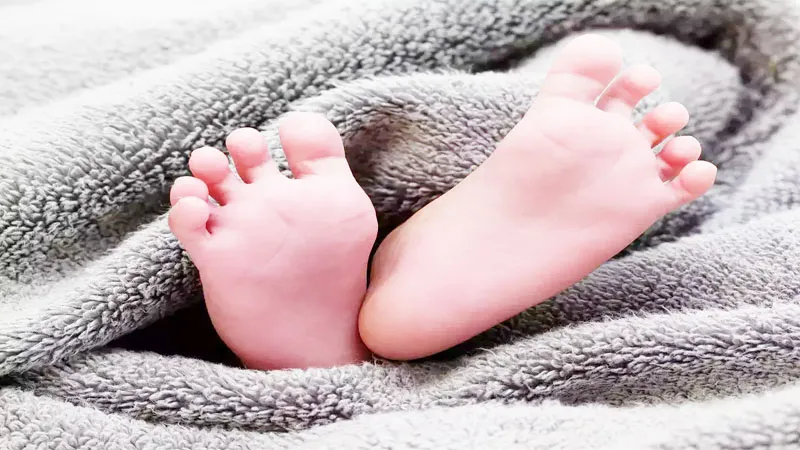 प्रयागराज: एयर-शो के जाम में फंसे नवजात की मौत, परिजनों ने कहा- पुलिस ने की लापरवाही