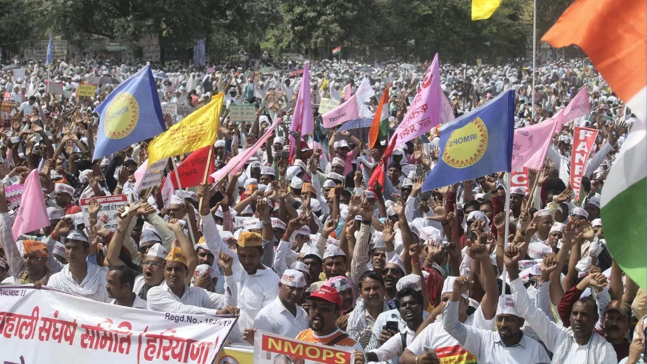 पुरानी पेंशन स्कीम को बहाल करने को लेकर गरमाई सियासत, बोले- संसद में उठाएंगे मुद्दा, जानें फायदे और नुक्सान   