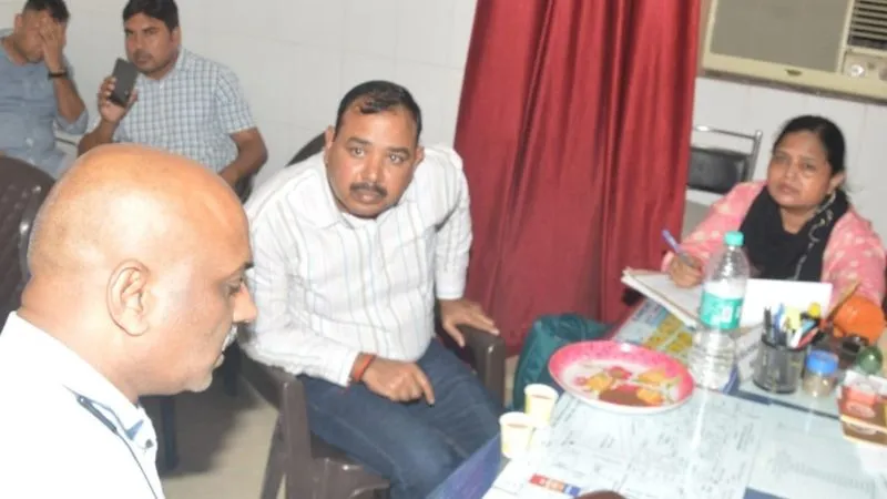UP: मकान खाली कराने के 50 हजार रुपये लगेंगे, थानाप्रभारी को रुपये देने पहुंचा पीड़िता… एंटी करप्शन टीम ने धर दबोचा