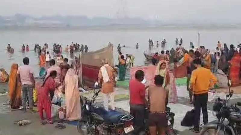 Sharad Purnima 2023: Unnao में शरद पूर्णिमा पर श्रद्धालुओं ने लगायी आस्था की डुबकी… पुलिस-प्रशासन तैनात