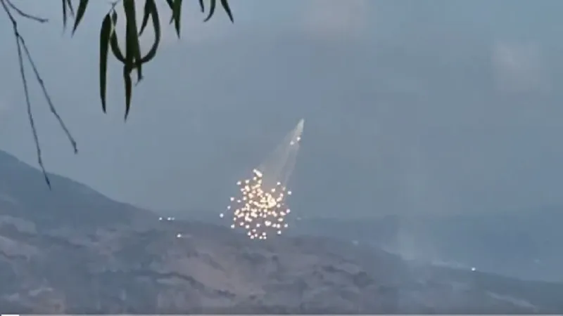 Israel Hamas War: इजराइल ने लेबनान पर मशीनगन से दागे गोले,  कई गांवों को जोड़ने वाली सड़क को बनाया निशाना 