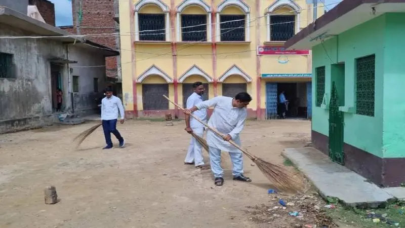 बलिया में गांधी जयंती के मौके पर आयोजित हुए विभिन्न कार्यक्रम, बच्चों ने ली स्वच्छता की शपथ