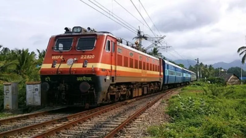 Indian Railway: यात्रीगण कृपया ध्यान दें! त्यौहार के नजदीक आते ही ट्रेनों में सीटें फूल, अब यात्रियों को सिर्फ वेटिंग का बचा सहारा
