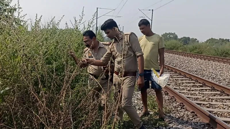 Unnao Crime: रेलवे ट्रैक किनारे मिला अधेड़ का शव… नहीं हो सकी शिनाख्त, पुलिस ने पोस्टमार्टम के लिए भिजवाया