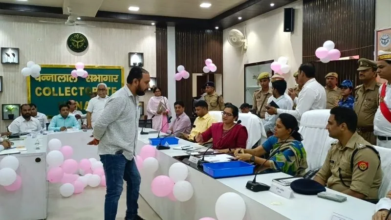 उन्नाव पहुंचकर कमिश्नर ने सुनी फरियादियों की समस्याएं, भूमाफिया को लेकर दिए सख्त निर्देश, कब्जेदारी के सबसे ज्यादा मामले 