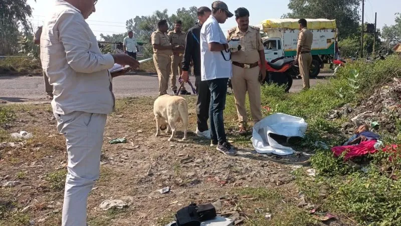 Unnao News: हाइवे किनारे मिला महिला का शव… फोरेंसिक टीम ने जुटाए साक्ष्य, नहीं हो सकी शिनाख्त
