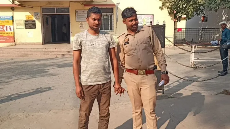 UPSSSC PET 2023: Unnao में पेट परीक्षा देते पकडे़ गए दो नकलची, छात्र से 25 हजार रुपये लिए थे, जांच पड़ताल में जुटी पुलिस