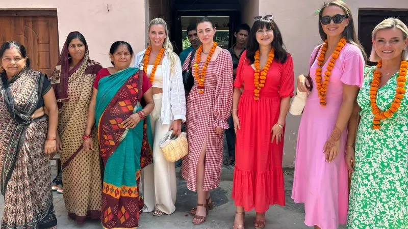 Unnao पहुंचा ब्रिटेन का महिला प्रतिनिधि मंडल, युवाओं से कहा- एसिड अटैक महापाप पीड़ितों से न करें नफरत