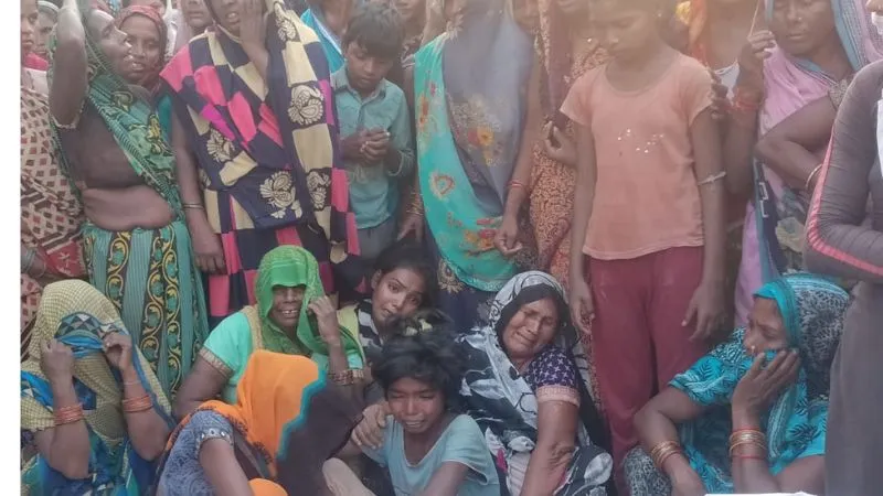 Pulwama Target Killing: आतंकियों ने मजदूर की गोली मारकर की हत्या... शव पहुंचा गांव, परिजनों में मचा कोहराम