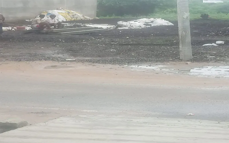 लखनऊ: नादरगंज में सरकारी जमीन पर दिनदहाड़े कब्जा, नगर निगम ने कहा- यूपीएसआईसी की है भूमि, विभाग उदासीन!