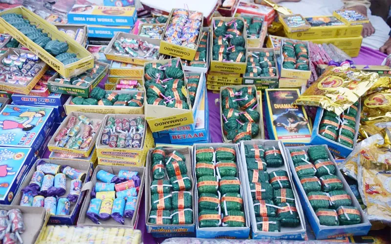 अलीगढ़: त्योहारों के मौके पर जिले में 4 से 13 नवंबर तक लगेगा आतिशबाजी बाजार, प्रशासन ने की यह तैयारी...