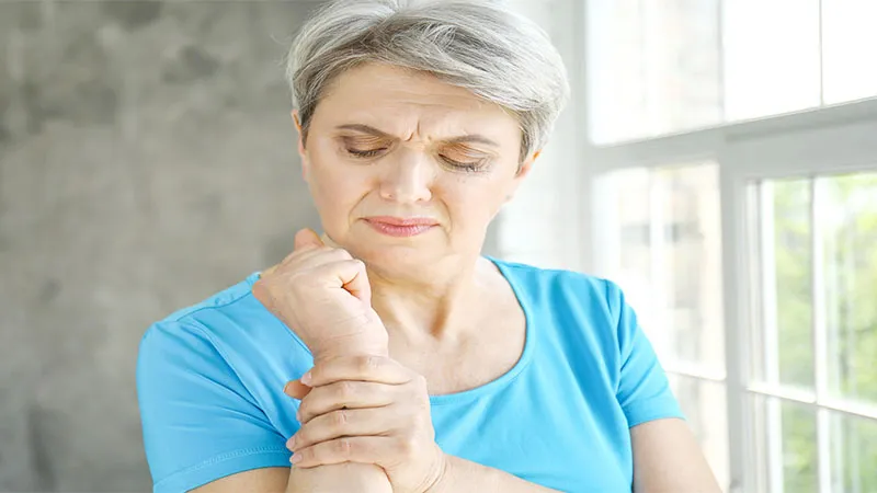 World Osteoporosis Day: हड्डियों की बीमारी है ऑस्टियोपोरोसिस, 40 फीसदी लोगों की हो जाती है मौत, डॉक्टर ने बताई बेहद चौंकाने वाली बात
