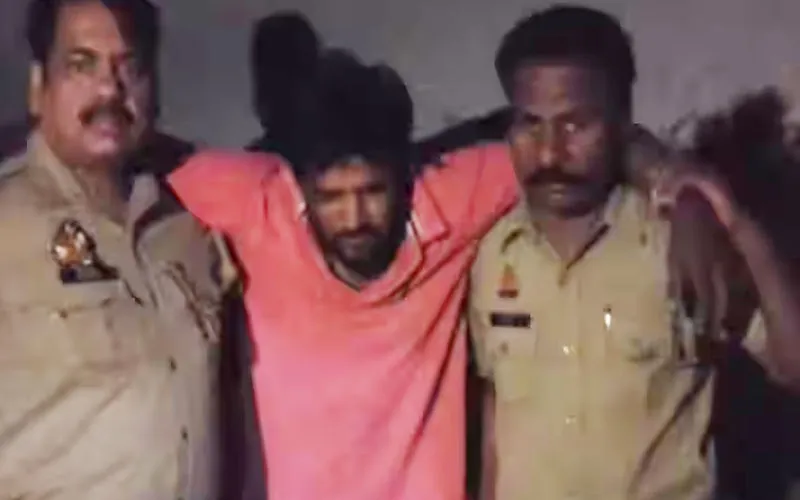 गाजियाबाद में छात्रा से मोबाइल लूट के आरोपी को पुलिस ने मुठभेड़ में किया गिरफ्तार, दूसरा फरार