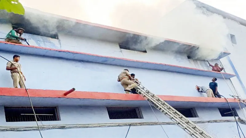 कन्नौज: कोल्ड स्टोर में लगी आग, डेढ़ करोड़ का बारदाना जलकर राख