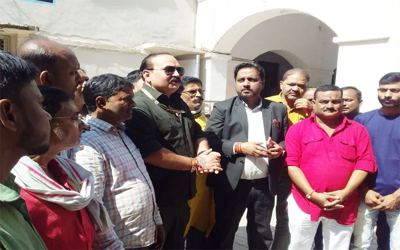 रायबरेली: विंग कमांडर के हस्तक्षेप के बाद 250 साल पुरानी रामलीला का रास्ता साफ, इस वजह से लगी थी रोक...