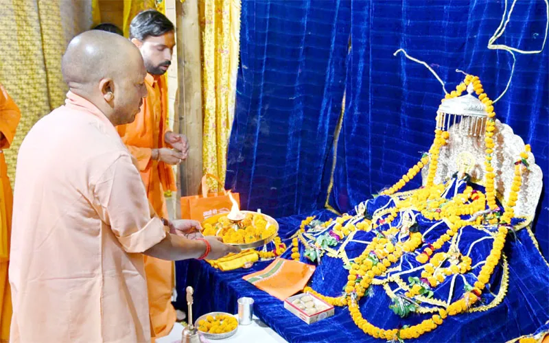 सीएम योगी ने किया हनुमानगढ़ी व रामलला का दर्शन-पूजन, श्री राममंदिर निर्माण कार्यों का लिया जायजा