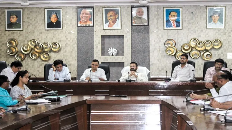 मुरादाबाद: निराश्रित गोवंश आश्रय निर्माण में कमियों को जल्द दूर कराएं नोडल अधिकारी