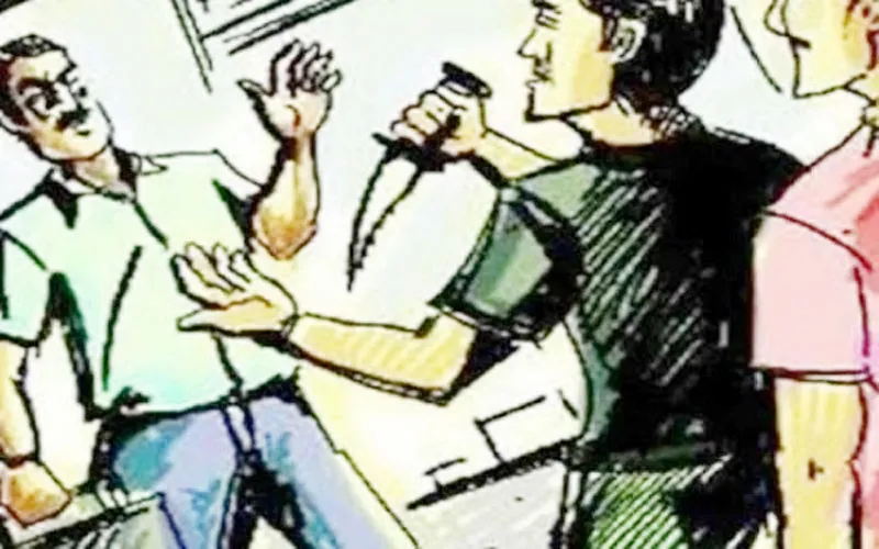 वाराणसी: चाकूबाजी की घटना में युवक बुरी तरह से हुआ घायल, मचा हड़कंप